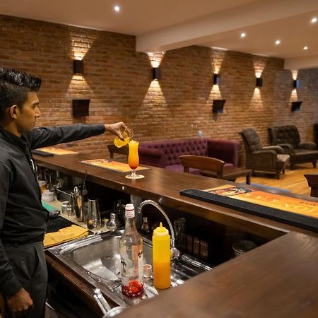 Galway Heights Hotel Нувара Елия Екстериор снимка