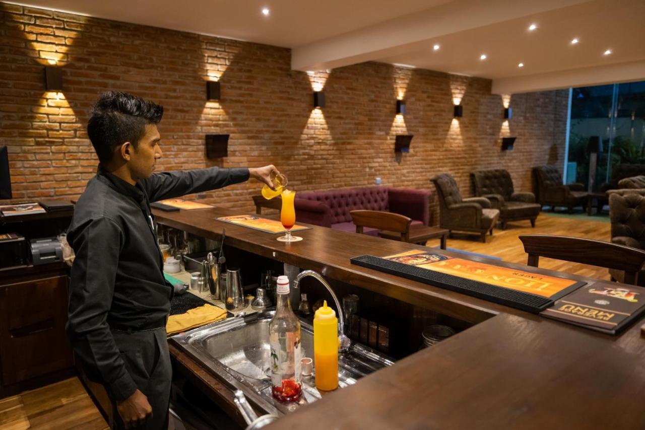 Galway Heights Hotel Нувара Елия Екстериор снимка
