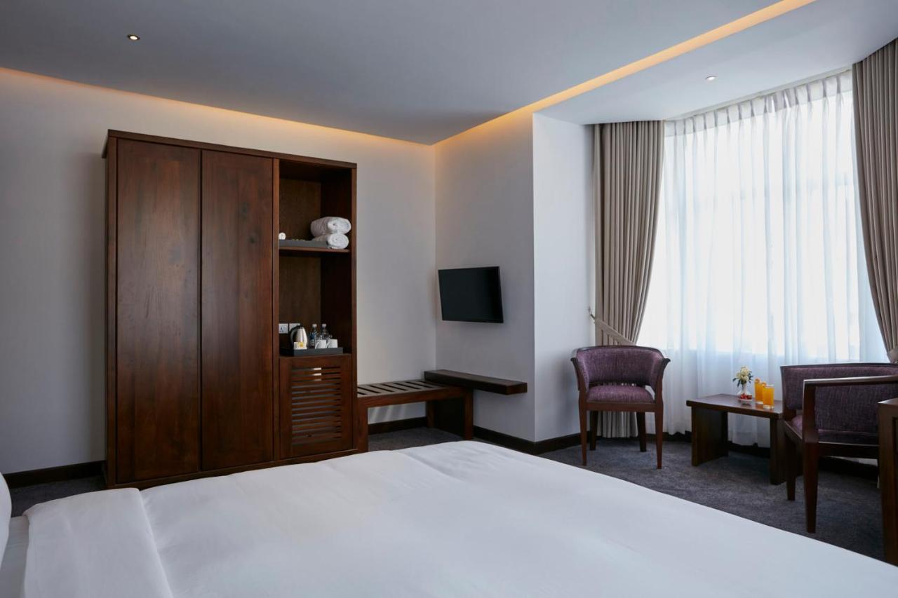 Galway Heights Hotel Нувара Елия Екстериор снимка