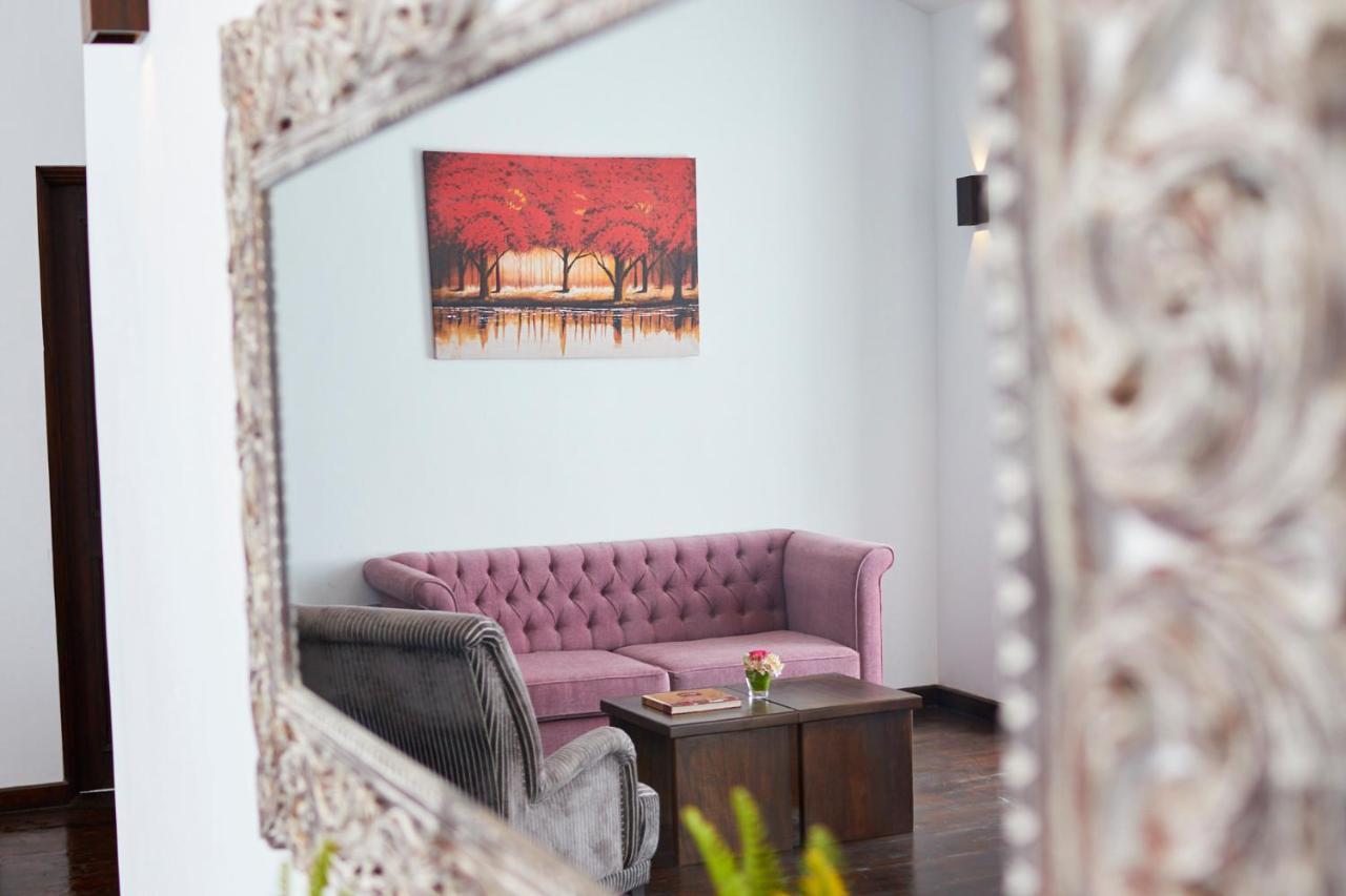 Galway Heights Hotel Нувара Елия Екстериор снимка