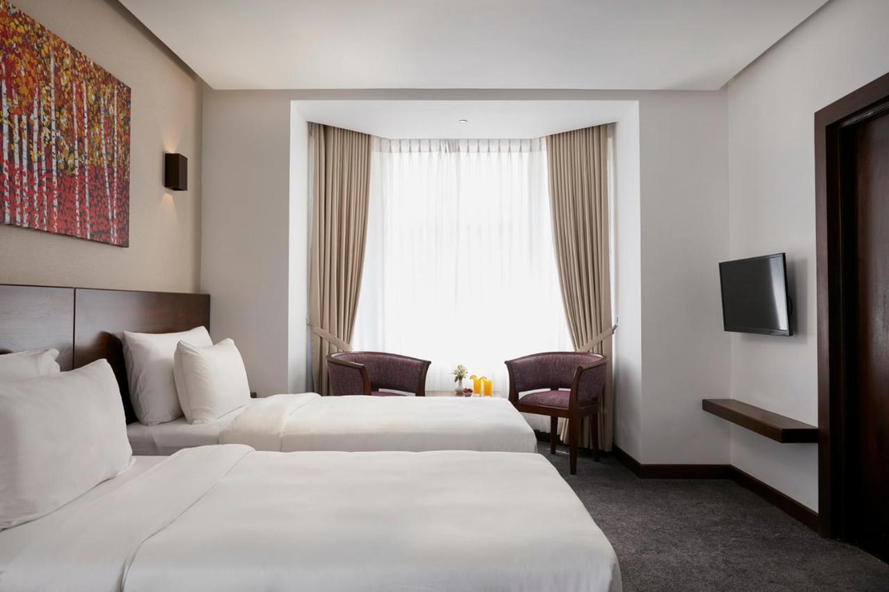 Galway Heights Hotel Нувара Елия Екстериор снимка