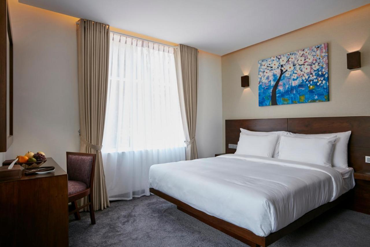 Galway Heights Hotel Нувара Елия Екстериор снимка