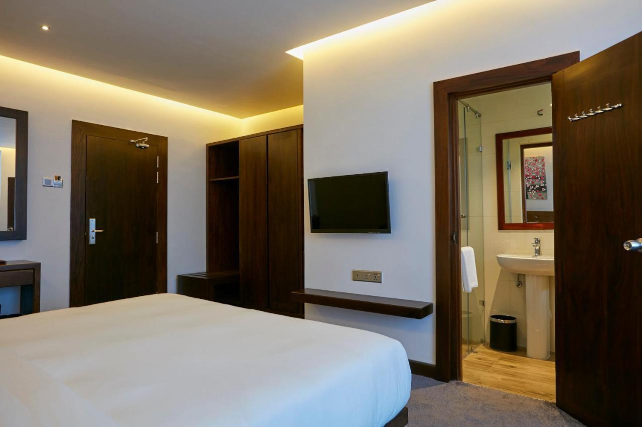 Galway Heights Hotel Нувара Елия Екстериор снимка