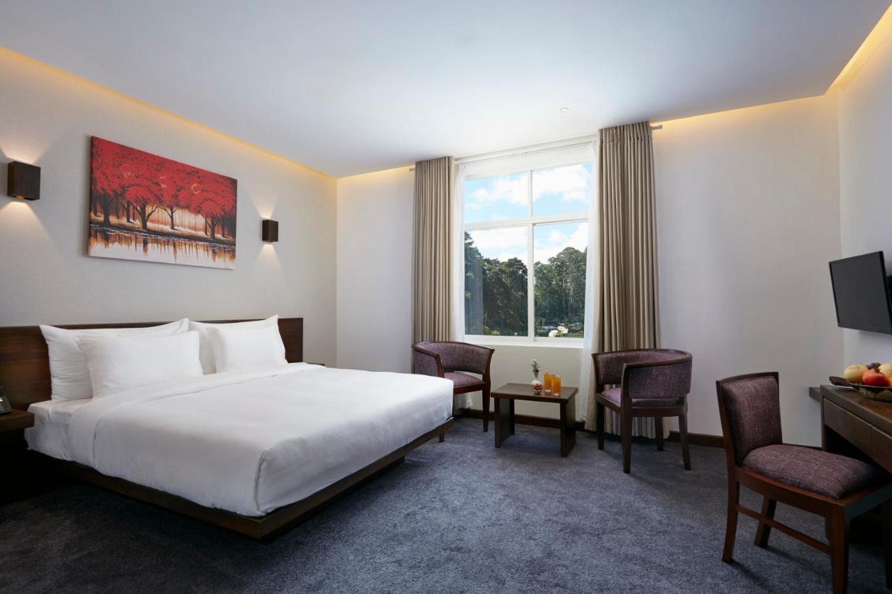 Galway Heights Hotel Нувара Елия Екстериор снимка