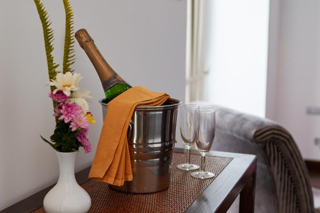 Galway Heights Hotel Нувара Елия Екстериор снимка