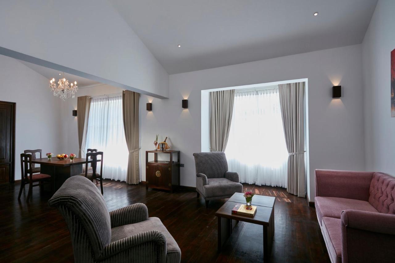 Galway Heights Hotel Нувара Елия Екстериор снимка