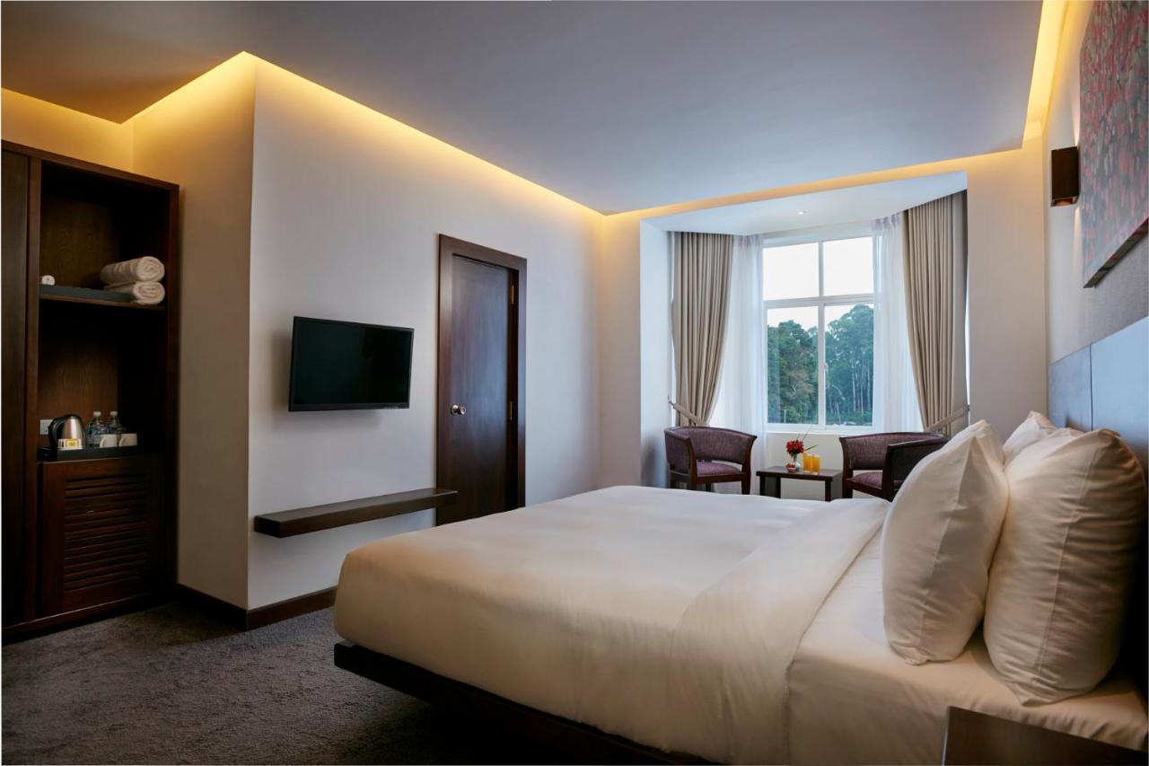 Galway Heights Hotel Нувара Елия Екстериор снимка