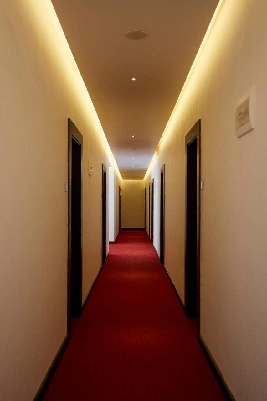 Galway Heights Hotel Нувара Елия Екстериор снимка
